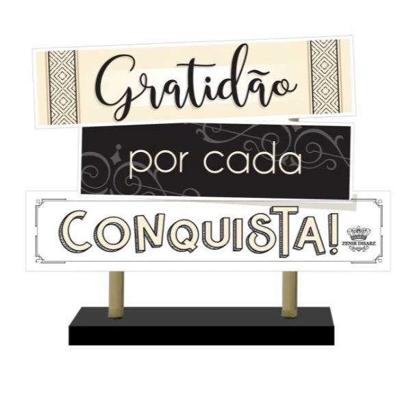 ENFEITE DE MESA COM PLAQUINHAS GRATIDÃO POR CADA CONQUISTA 18X14