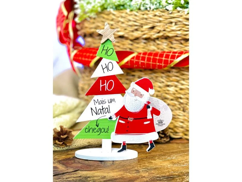 ENFEITE DE MESA PINHEIRO COM PAPAI NOEL HO HO HO...21X16X5