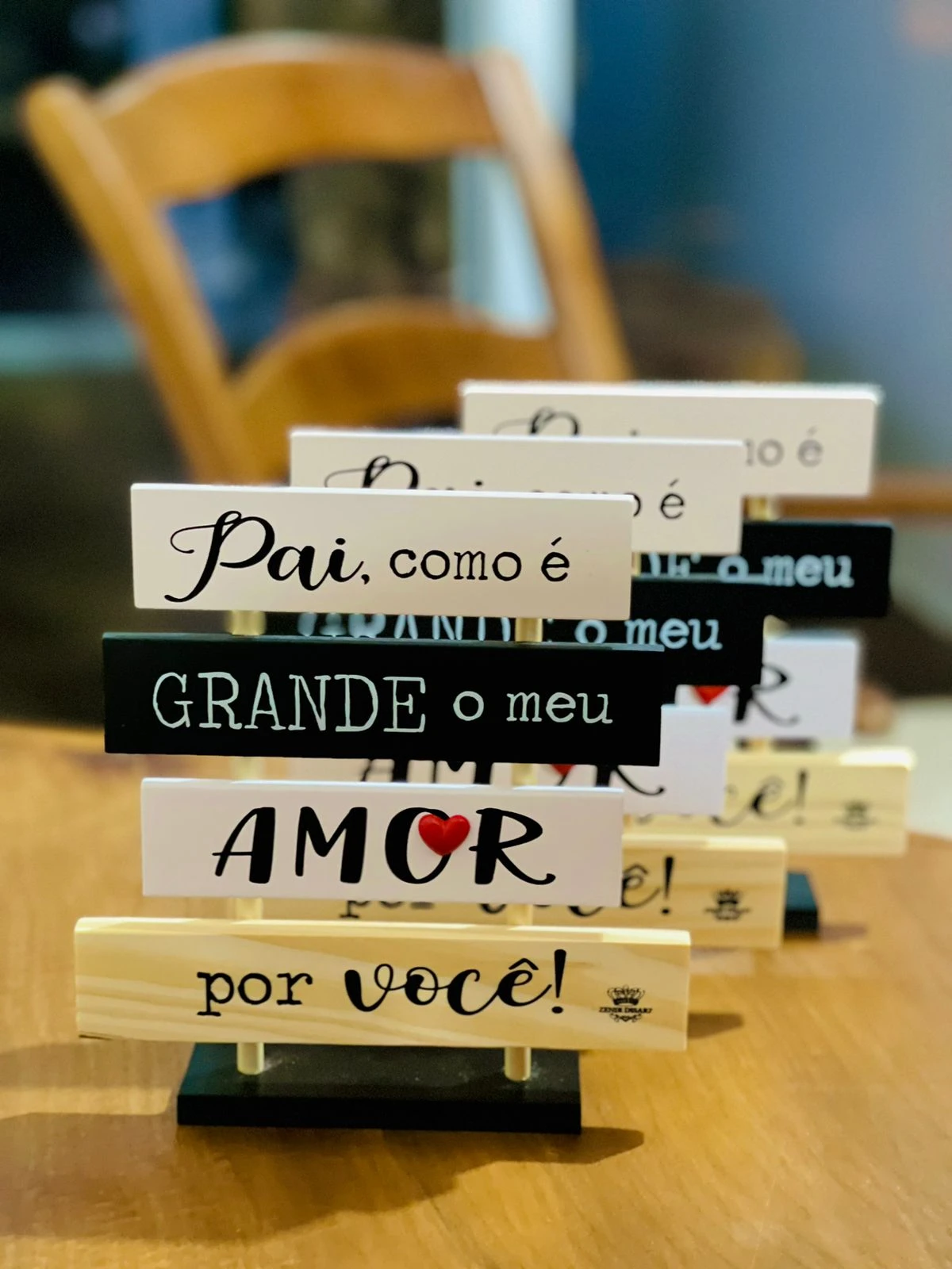 ENFEITE DE MESA COM PLAQUINHAS PAI, COMO É GRANDE MEU AMOR...21X18