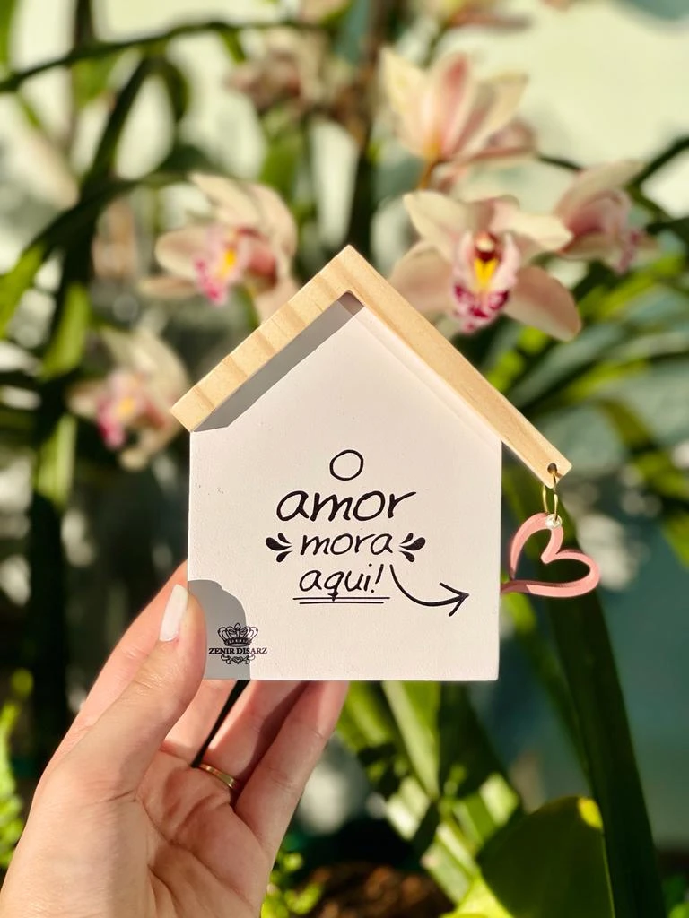 PLACA DE MESA CASINHA O AMOR MORA AQUI...FLORESCER 13X12X3,5