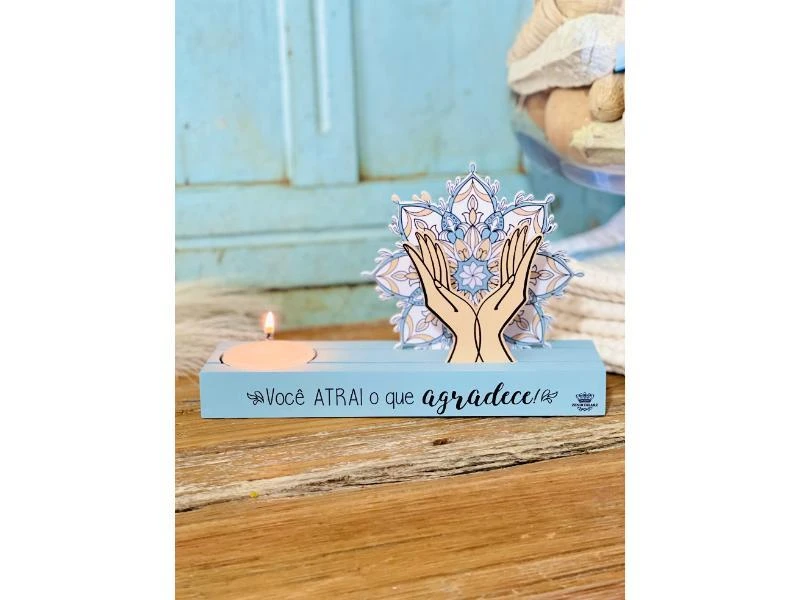 ENFEITE DE MESA COM VELA E PLACA VOCÊ ATRAI O QUE AGRADECE...BENÇÃO 13,5X21,5X6
