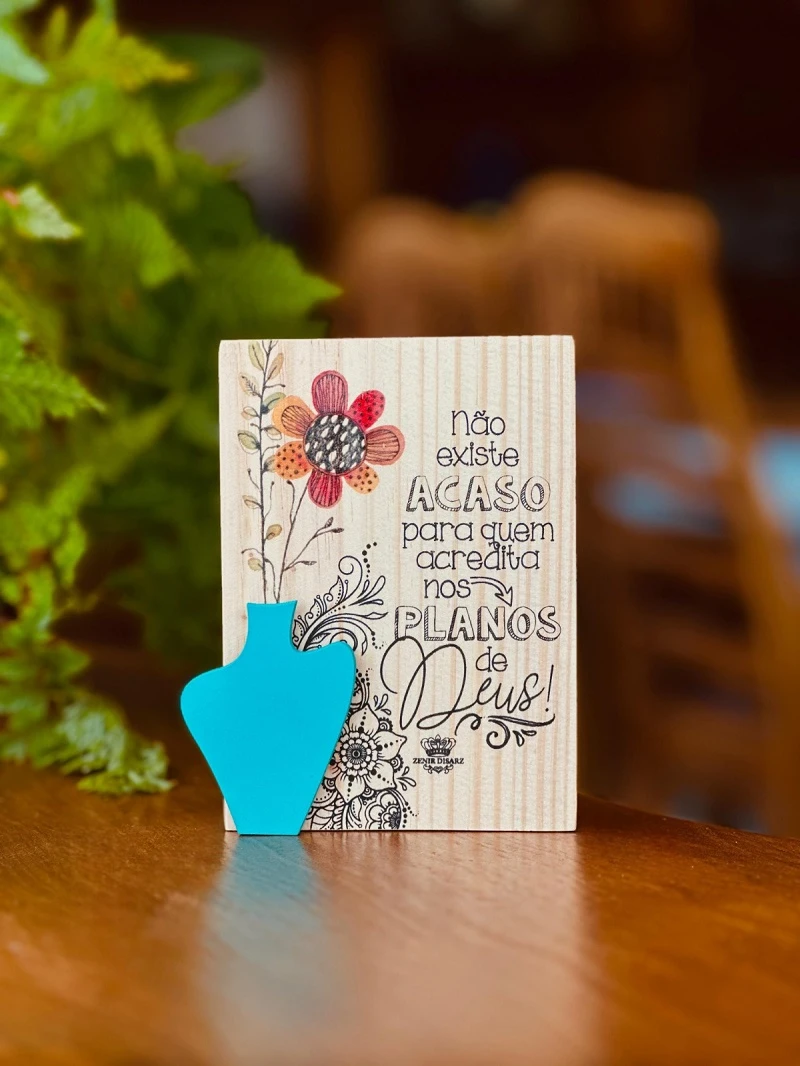 PLACA DE MESA CRU COM APLIQUE NÃO EXISTE ACASO...JARDIM...14X11