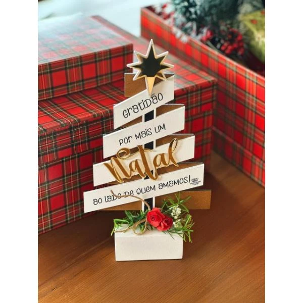 ENFEITE DE MESA PINHEIRO GRATIDÃO POR MAIS UM NATAL...26,5X15X3,5