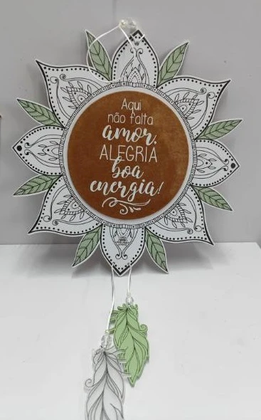 MÓBILE DE PAREDE COM APLIQUE AQUI NÃO FALTA AMOR...BENÇÃO VERDE 28X28